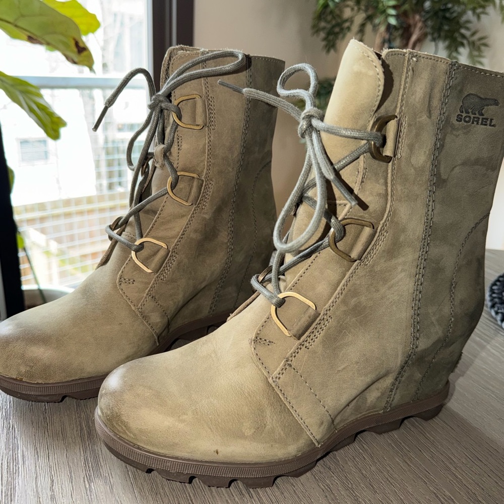 Sorel Women's Olive Lace-Up Boots